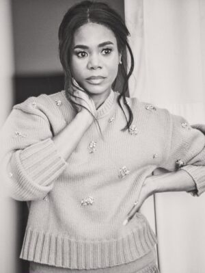 Regina Hall Instagram - @ellecanada 🤍🤍🤍

Styling: @edmondalison 
Makeup: @basedkenken 
Hair: @embreetheory 
📸: @guyaroch