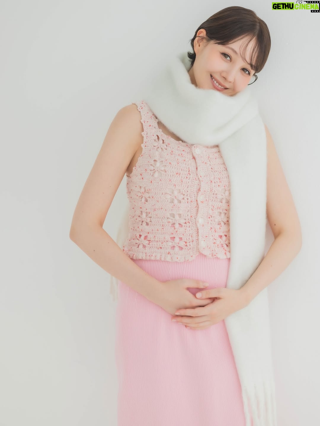 Reina Triendl - 213.4K Likes - お腹に小さな命を授かりました♡

秋ごろからたくさんお散歩したり、まったり料理を作ったり…とにかくゆっくり過ごしていました🍂

今は出産を目前に控え、ドキドキしていますが、あたたかく見守っていただけたらうれしいです☺️

明日発売のたまごクラブ
ぜひ見てください🐣

I'll be a mom soon💕