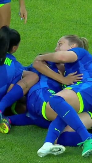 Renata Silveira Instagram - NOSSA RAINHAAAAA! 👑

Se você não ficou arrepiado com esse GOLAÇO da Rainha... Você pausa o vídeo e coloca de novo. 39 anos e contando. 🇧🇷

*Contém legenda automática

#CopaAmericaFemininaNoSportv #Brasil #Colombia #Final