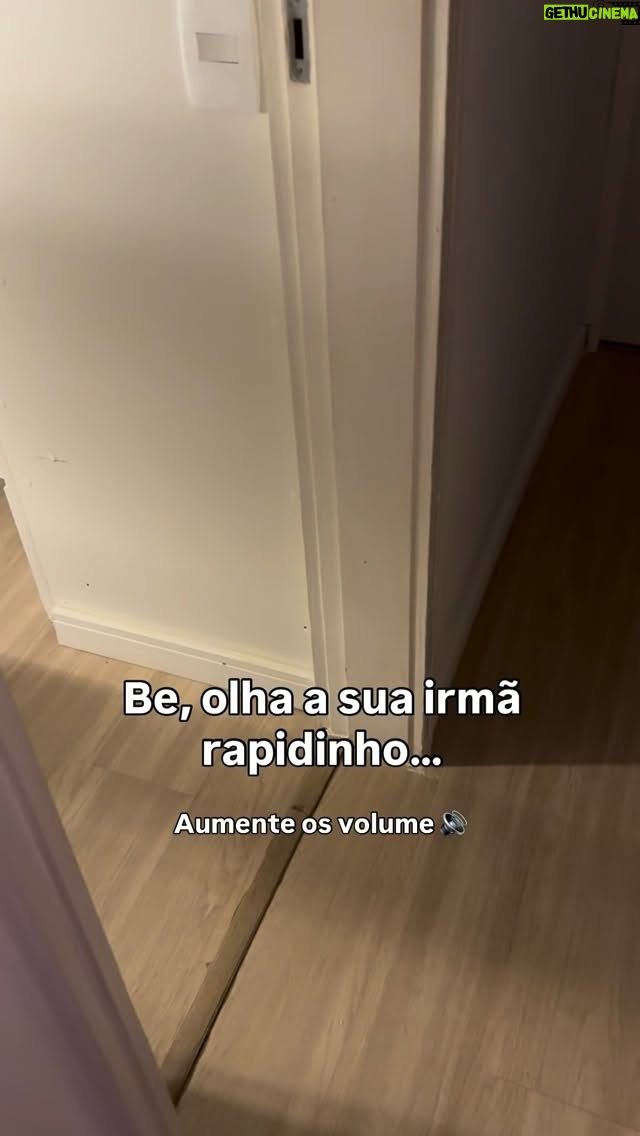 Renata Silveira - 4.9K Likes - Nem precisa de legenda 🥹