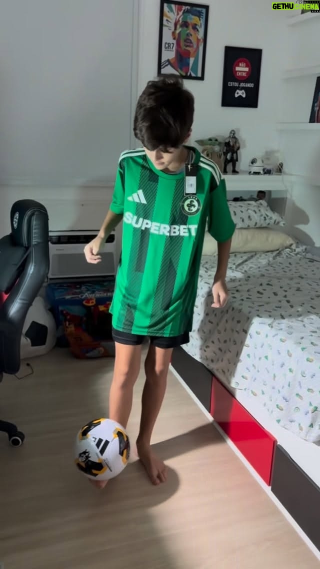 Renata Silveira - 4.6K Likes - O melhor irmão do mundo tava merecendo um presentão. 🤩
#loud#kingsleague