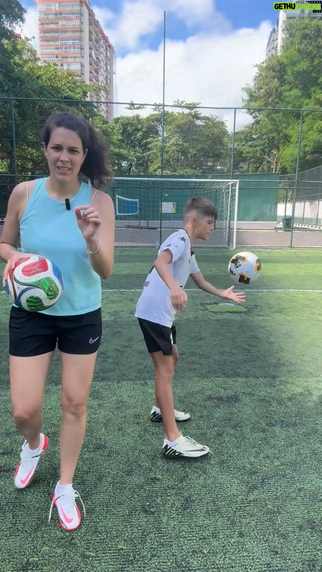 Renata Silveira - 2.6K Likes - A mira da mãe tá como… 🎯 #berefut #futebol #desafio #tiktokesportes #maeefilho