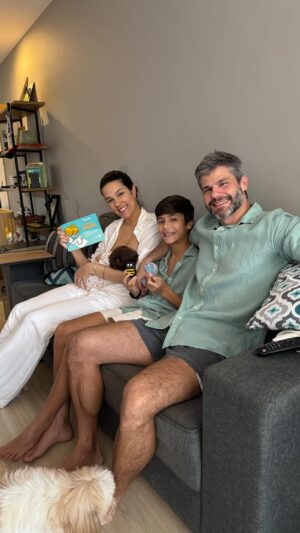 Renata Silveira Instagram - A Rafa tomou as vacinas dos 2 meses, um combo super importante que protege contra várias doenças logo no começo da vida.
Já o Bernardo, como irmão mais velho, tomou a vacina contra a Hepatite B, que ajuda a prevenir infecções. 

Cada fase tem sua vacina, cada vacina é um cuidado com o amanhã.
E poder fazer tudo isso em casa, com a @beepsaude , a maior empresa de saúde domiciliar do Brasil, faz toda a diferença: menos estresse, mais conforto e muita praticidade. 

E eles também fazem exames e aceitam mais de 40 planos de saúde.

Aproveite meus cupons e acesse o app da Beep: 
✅RESILVEIRA - 15% off em exames e 5% off em vacinas 
✅RESILVEIRA50 - R$50 de desconto na primeira compra
