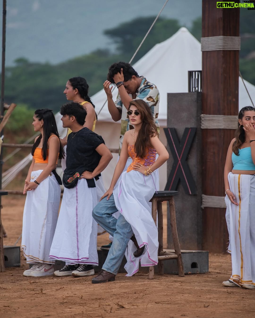 Rhea Chakraborty - 577.6K Likes - India is magical, never fails to surprise me. Shooting in the southern part of India, we found a gem.
Pollachi, you have my ♥️ 

Some bts @mtvroadies 💫

necklace: @paromapopat 
hand stack: @xagoofficial