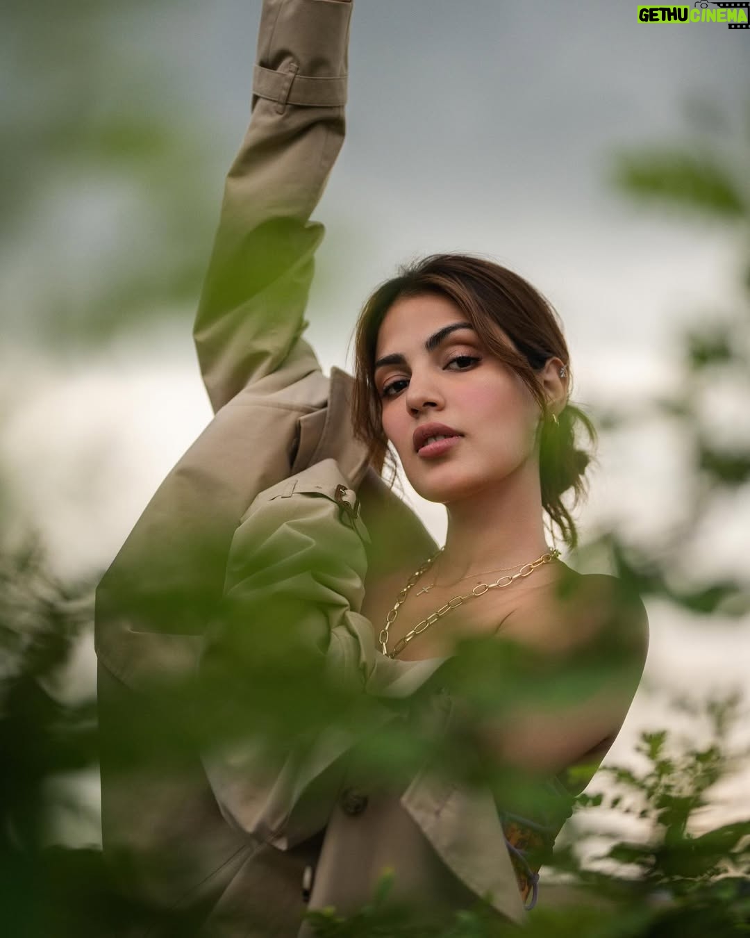 Rhea Chakraborty - 577.6K Likes - India is magical, never fails to surprise me. Shooting in the southern part of India, we found a gem.
Pollachi, you have my ♥️ 

Some bts @mtvroadies 💫

necklace: @paromapopat 
hand stack: @xagoofficial