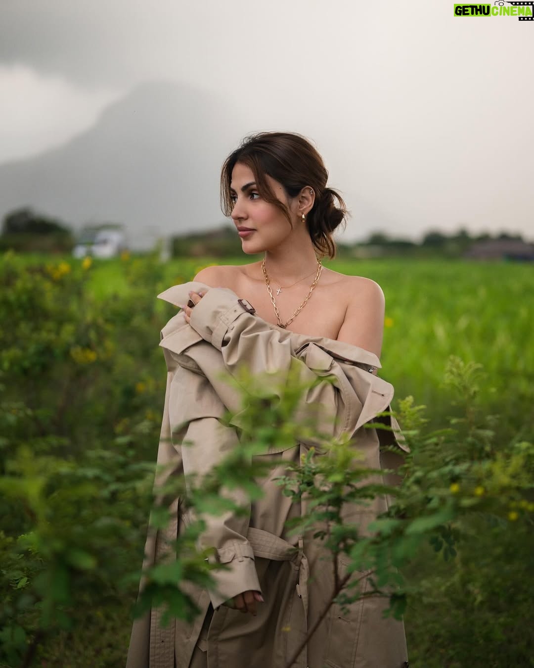 Rhea Chakraborty - 577.6K Likes - India is magical, never fails to surprise me. Shooting in the southern part of India, we found a gem.
Pollachi, you have my ♥️ 

Some bts @mtvroadies 💫

necklace: @paromapopat 
hand stack: @xagoofficial