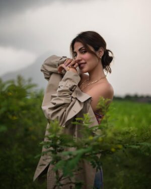 Rhea Chakraborty Instagram - India is magical, never fails to surprise me. Shooting in the southern part of India, we found a gem.
Pollachi, you have my ♥️ 

Some bts @mtvroadies 💫

necklace: @paromapopat 
hand stack: @xagoofficial
