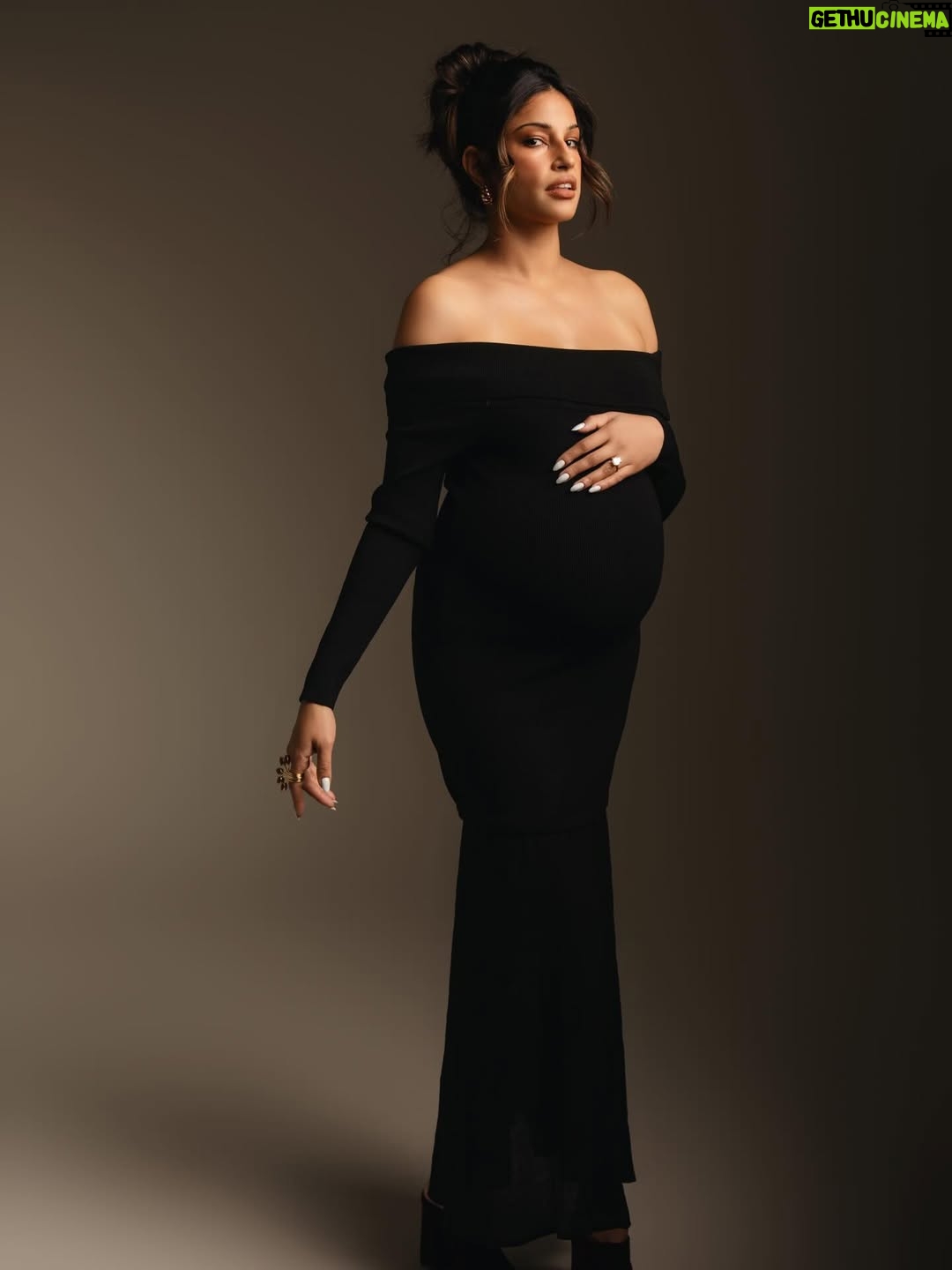 Richa Shukla Moorjani - 160.1K Likes - 🤍 

Styling: @styledbyambika 
Photos: @mdanielsphoto 
Hair: @beautybynic 
Makeup: @thegabriellealvarez