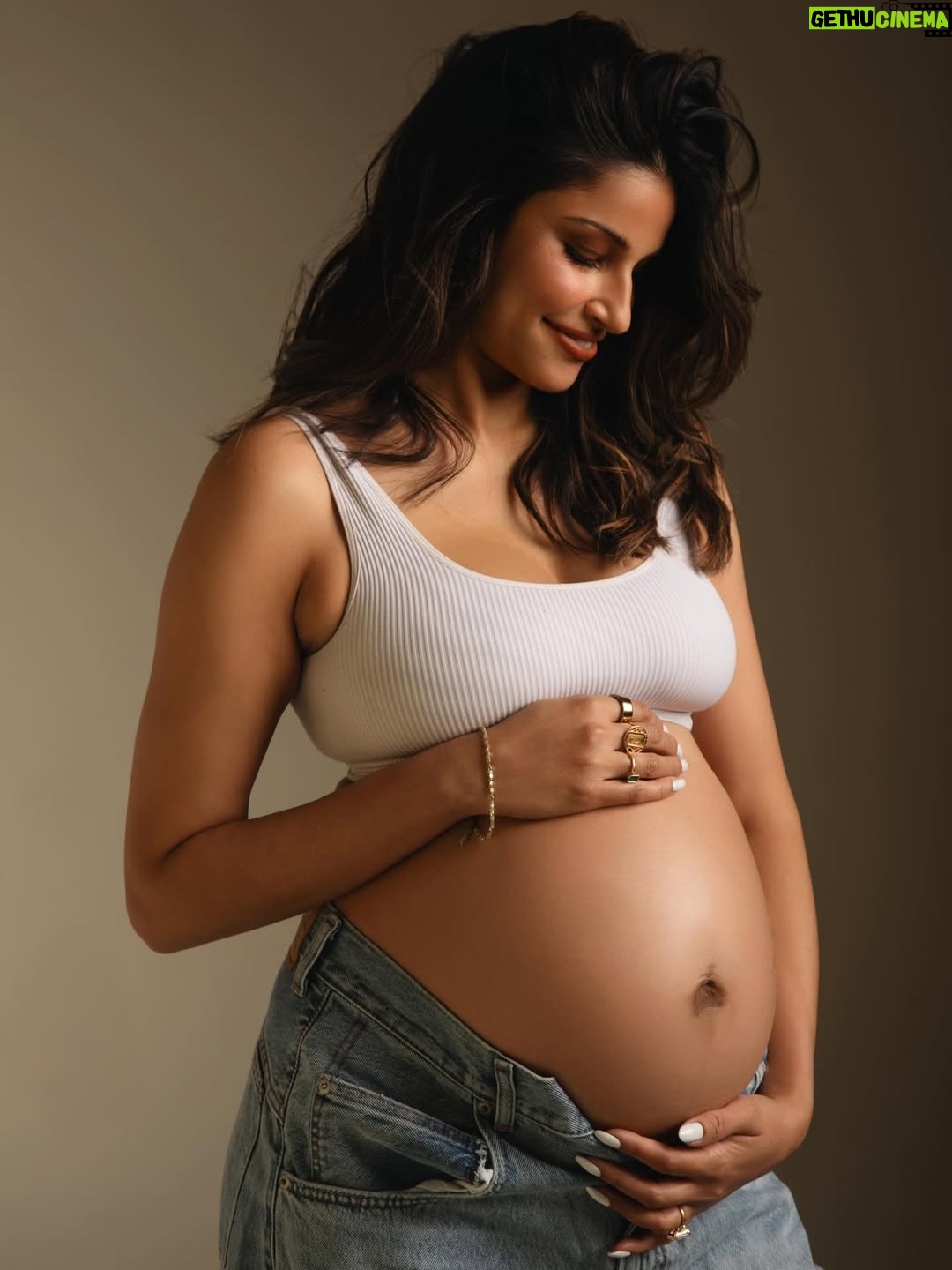 Richa Shukla Moorjani - 160.1K Likes - 🤍 

Styling: @styledbyambika 
Photos: @mdanielsphoto 
Hair: @beautybynic 
Makeup: @thegabriellealvarez