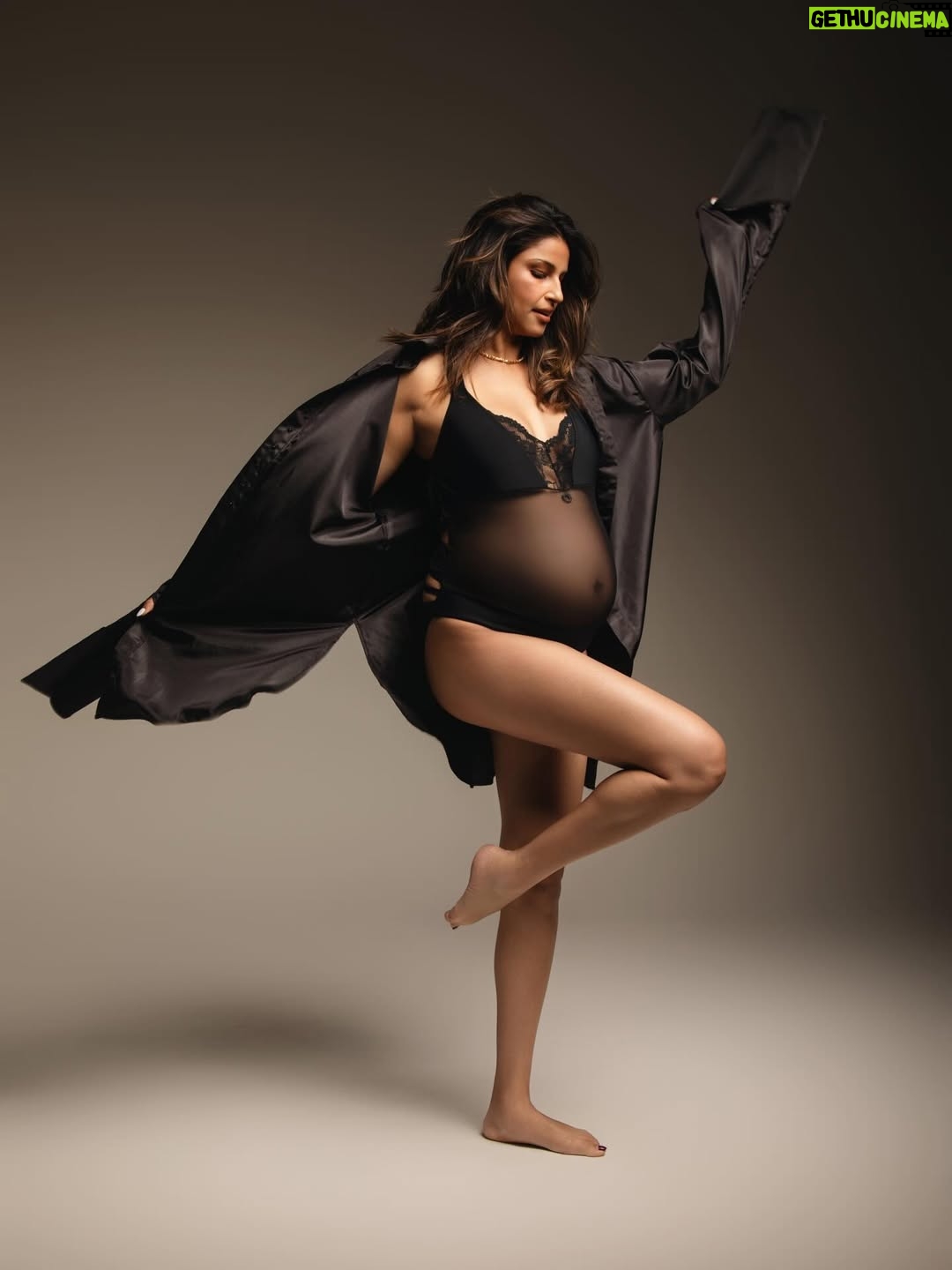 Richa Shukla Moorjani - 160.1K Likes - 🤍 

Styling: @styledbyambika 
Photos: @mdanielsphoto 
Hair: @beautybynic 
Makeup: @thegabriellealvarez