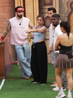 Riddhi Dogra Instagram - This is your captain speaking - If intentions are good….Trust ho ya game - Blind bhi victory deta hai!! 

Team work is dream work. Was such a good day !
🥳

Styling @stylebysaachivj 
Pants @hophead.apparel hi @rithvikk_dhanjani 😘