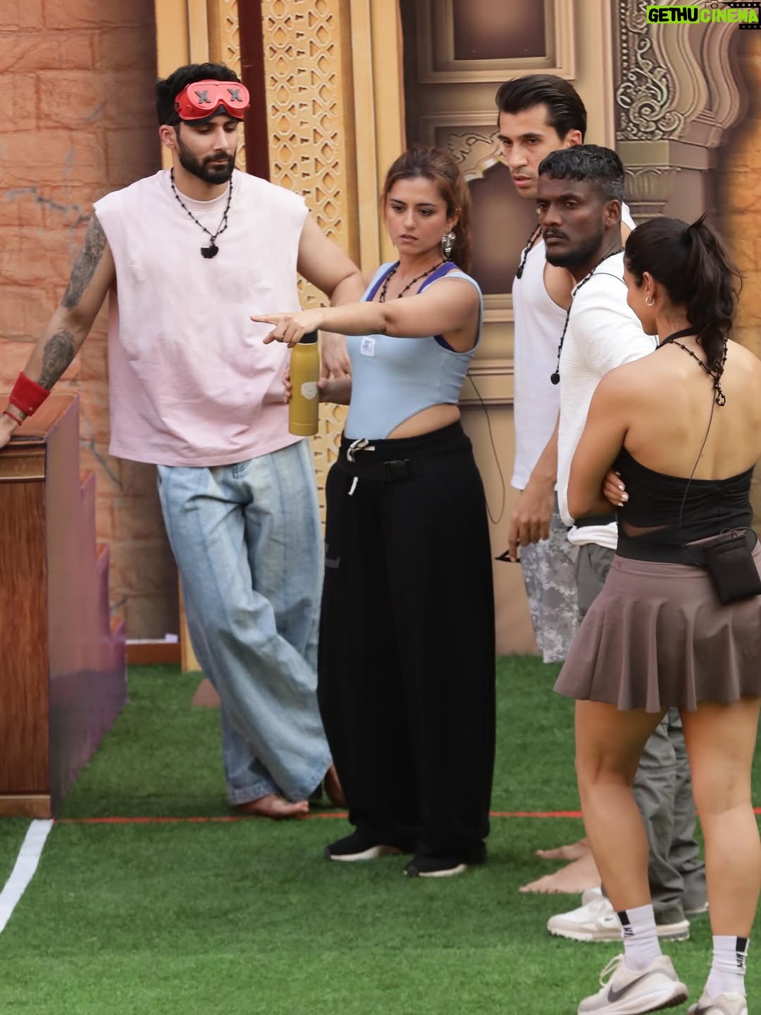 Riddhi Dogra - 311.5K Likes - This is your captain speaking - If intentions are good….Trust ho ya game - Blind bhi victory deta hai!! 

Team work is dream work. Was such a good day !
🥳

Styling @stylebysaachivj 
Pants @hophead.apparel hi @rithvikk_dhanjani 😘