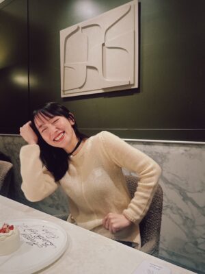 Riho Yoshioka Instagram - お祝いメッセージと応援コメント下さり、
ありがとうございます🍓
ここから何ができるか、どのくらい頑張れるのか、
自分との本当の戦いが始まった感じがしています。
兎にも角にも誠実さとユーモアを持ってこの1年もお届け致します🍰
何でも挑戦だー！！！持ってくれ、体力！