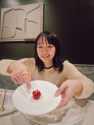 Riho Yoshioka Instagram - お祝いメッセージと応援コメント下さり、
ありがとうございます🍓
ここから何ができるか、どのくらい頑張れるのか、
自分との本当の戦いが始まった感じがしています。
兎にも角にも誠実さとユーモアを持ってこの1年もお届け致します🍰
何でも挑戦だー！！！持ってくれ、体力！