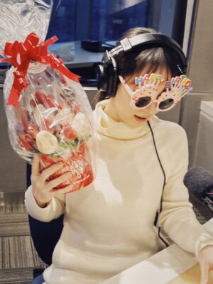 Riho Yoshioka Instagram - お祝いメッセージと応援コメント下さり、
ありがとうございます🍓
ここから何ができるか、どのくらい頑張れるのか、
自分との本当の戦いが始まった感じがしています。
兎にも角にも誠実さとユーモアを持ってこの1年もお届け致します🍰
何でも挑戦だー！！！持ってくれ、体力！