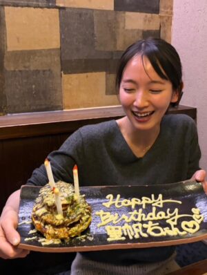 Riho Yoshioka Instagram - お祝いメッセージと応援コメント下さり、
ありがとうございます🍓
ここから何ができるか、どのくらい頑張れるのか、
自分との本当の戦いが始まった感じがしています。
兎にも角にも誠実さとユーモアを持ってこの1年もお届け致します🍰
何でも挑戦だー！！！持ってくれ、体力！