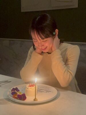 Riho Yoshioka Instagram - お祝いメッセージと応援コメント下さり、
ありがとうございます🍓
ここから何ができるか、どのくらい頑張れるのか、
自分との本当の戦いが始まった感じがしています。
兎にも角にも誠実さとユーモアを持ってこの1年もお届け致します🍰
何でも挑戦だー！！！持ってくれ、体力！
