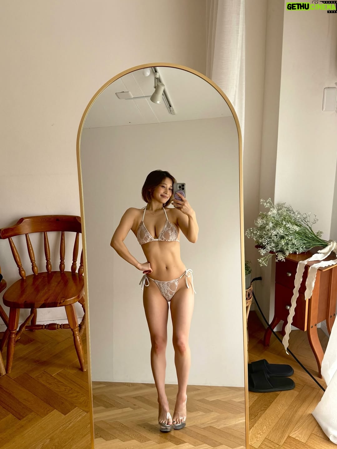 Rin Takahashi - 12.3K Likes - 比べるのは他人じゃなくて、過去の自分。
誰かと比べて落ち込むくらいなら
昨日の自分を超えていきたい。

気づいたら
積み重ねた分、ちゃんと変わってるよ☺️✨

#筋トレ #筋トレ女子 #ボディメイク #減量中 #ボディコンテスト