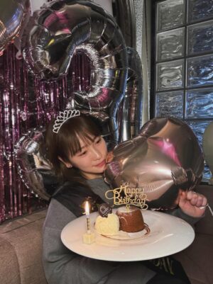 Rina Kawaei Instagram - 31歳になりました☺︎
大好きな人たち、ありがとう♡

気持ちは10歳で働かせていただきます♨️
よろしくお願いします。