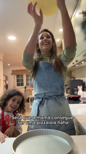 Rita Pereira Instagram - Fizemos uma quiche e decidimos partilhar a receita 🧑🏽🍳🤌🏾
#quiche #cooking #family #love
