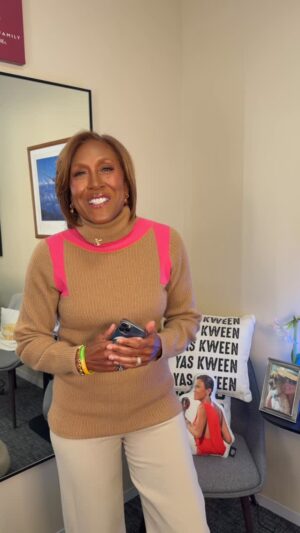 Robin Roberts Instagram - Good morning wonderful people! Joining Glam Fam to share with you a bit of #wednesdaywisdom
#cmon😘