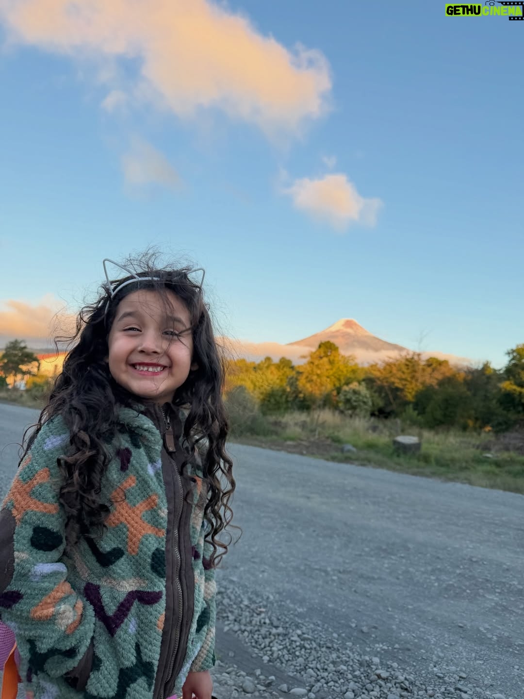 Rocío Toscano - 27.3K Likes - Ensimismada creando hogar. Ni en mis mejores sueños me imaginé esta hermosa familia, estoy enamorada de nosotros e infinitamente agradecida💖🫶🏼 20 tantas semanas 😅