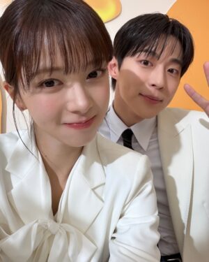 Roh Jeong-eui Instagram - #우주를줄게 를 많이 사랑해주셔서 감사합니다💘
우주와 우주네를 사랑해주셔서 감사합니다
우주를 만날 수 있어서, 우주이모일 수 있어서, 현진이가 될 수 있어서 행복했던 시간들이었습니다🥹
모두 사랑으로 가득한 날들로 가득하시길 바랍니다✨
감사했습니다! 사랑합니다 !
팀우주사랑하고 ♥️
현진팀도 현진이 만들어주느라 고생했어요♥️
안녕! 
우주를 줄게✨