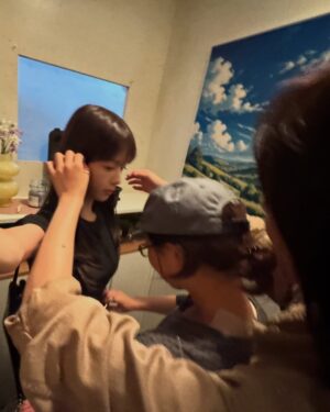 Roh Jeong-eui Instagram - #우주를줄게 를 많이 사랑해주셔서 감사합니다💘
우주와 우주네를 사랑해주셔서 감사합니다
우주를 만날 수 있어서, 우주이모일 수 있어서, 현진이가 될 수 있어서 행복했던 시간들이었습니다🥹
모두 사랑으로 가득한 날들로 가득하시길 바랍니다✨
감사했습니다! 사랑합니다 !
팀우주사랑하고 ♥️
현진팀도 현진이 만들어주느라 고생했어요♥️
안녕! 
우주를 줄게✨