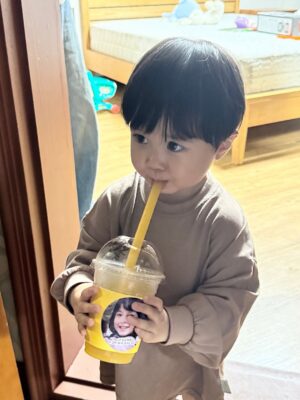 Roh Jeong-eui Instagram - 우주와 함께하는 우당탕탕 현진일기 1 
#우주를줄게