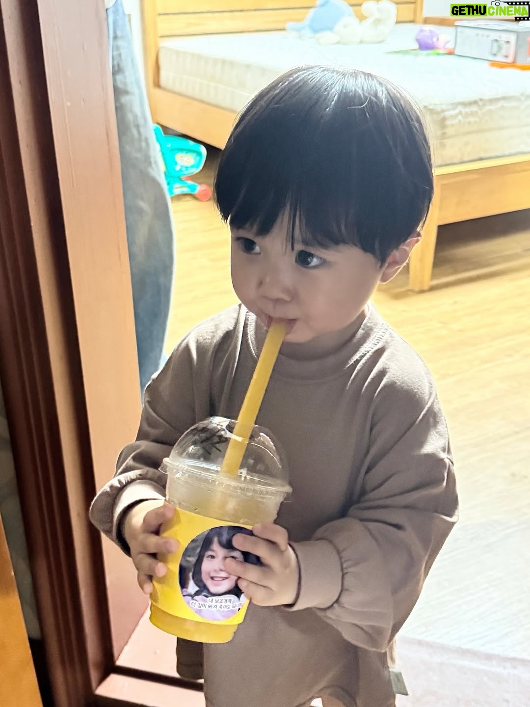 Roh Jeong-eui - 1 Million Likes - 우주와 함께하는 우당탕탕 현진일기 1 
#우주를줄게