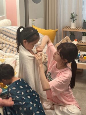 Roh Jeong-eui Instagram - 우주와 함께하는 우당탕탕 현진일기 1 
#우주를줄게