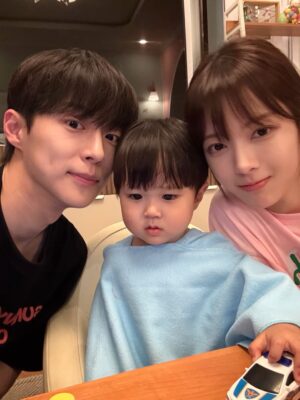 Roh Jeong-eui Instagram - #우주를줄게 오늘 밤 10시 40분 tvN에서 첫 방송 🚀
우리사랑둥이 우주보러 오세요☺️