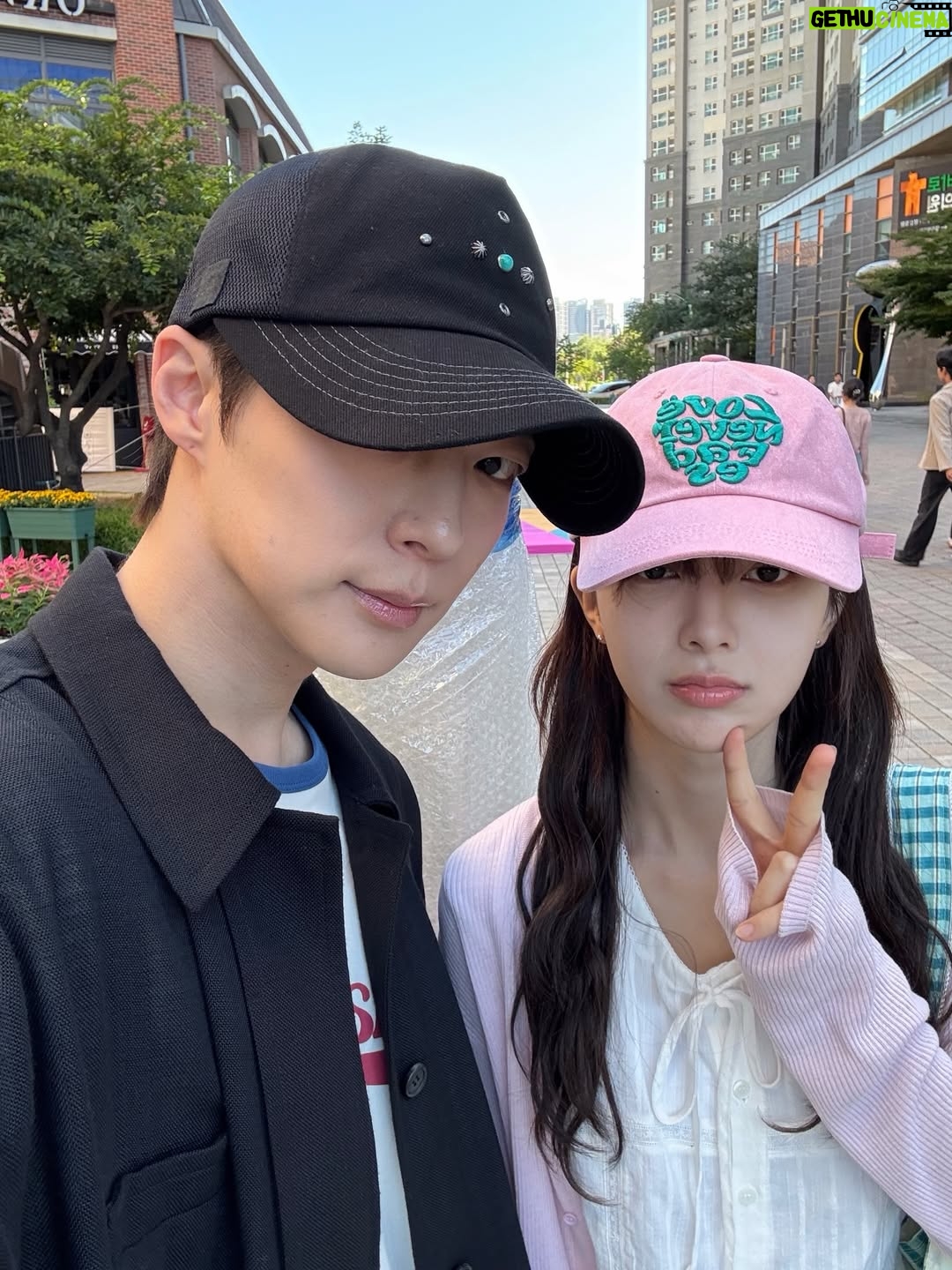 Roh Jeong-eui - 1.7 Million Likes - #우주를줄게 오늘 밤 10시 40분 tvN에서 첫 방송 🚀
우리사랑둥이 우주보러 오세요☺️