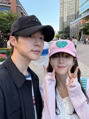 Roh Jeong-eui Instagram - #우주를줄게 오늘 밤 10시 40분 tvN에서 첫 방송 🚀
우리사랑둥이 우주보러 오세요☺️