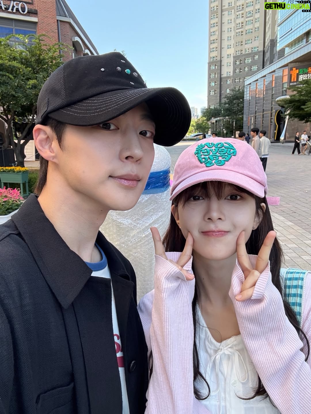 Roh Jeong-eui - 1.7 Million Likes - #우주를줄게 오늘 밤 10시 40분 tvN에서 첫 방송 🚀
우리사랑둥이 우주보러 오세요☺️