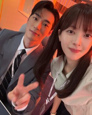 Roh Jeong-eui Instagram - #우주를줄게 를 많이 사랑해주셔서 감사합니다💘
우주와 우주네를 사랑해주셔서 감사합니다
우주를 만날 수 있어서, 우주이모일 수 있어서, 현진이가 될 수 있어서 행복했던 시간들이었습니다🥹
모두 사랑으로 가득한 날들로 가득하시길 바랍니다✨
감사했습니다! 사랑합니다 !
팀우주사랑하고 ♥️
현진팀도 현진이 만들어주느라 고생했어요♥️
안녕! 
우주를 줄게✨