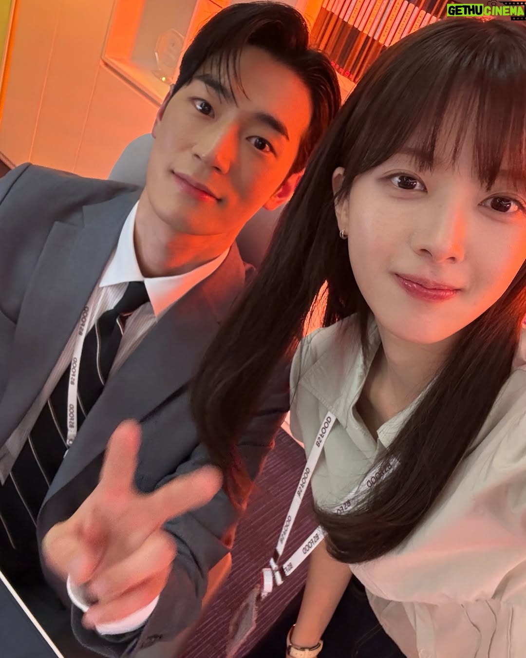 Roh Jeong-eui - 895.4K Likes - #우주를줄게 를 많이 사랑해주셔서 감사합니다💘
우주와 우주네를 사랑해주셔서 감사합니다
우주를 만날 수 있어서, 우주이모일 수 있어서, 현진이가 될 수 있어서 행복했던 시간들이었습니다🥹
모두 사랑으로 가득한 날들로 가득하시길 바랍니다✨
감사했습니다! 사랑합니다 !
팀우주사랑하고 ♥️
현진팀도 현진이 만들어주느라 고생했어요♥️
안녕! 
우주를 줄게✨