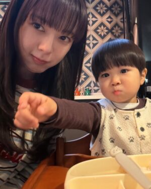 Roh Jeong-eui Instagram - #우주를줄게 를 많이 사랑해주셔서 감사합니다💘
우주와 우주네를 사랑해주셔서 감사합니다
우주를 만날 수 있어서, 우주이모일 수 있어서, 현진이가 될 수 있어서 행복했던 시간들이었습니다🥹
모두 사랑으로 가득한 날들로 가득하시길 바랍니다✨
감사했습니다! 사랑합니다 !
팀우주사랑하고 ♥️
현진팀도 현진이 만들어주느라 고생했어요♥️
안녕! 
우주를 줄게✨