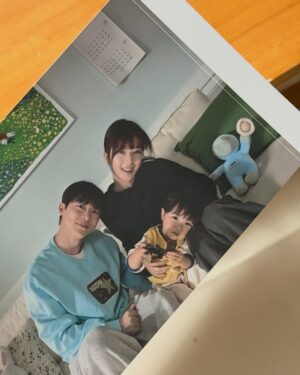 Roh Jeong-eui Instagram - #우주를줄게 를 많이 사랑해주셔서 감사합니다💘
우주와 우주네를 사랑해주셔서 감사합니다
우주를 만날 수 있어서, 우주이모일 수 있어서, 현진이가 될 수 있어서 행복했던 시간들이었습니다🥹
모두 사랑으로 가득한 날들로 가득하시길 바랍니다✨
감사했습니다! 사랑합니다 !
팀우주사랑하고 ♥️
현진팀도 현진이 만들어주느라 고생했어요♥️
안녕! 
우주를 줄게✨
