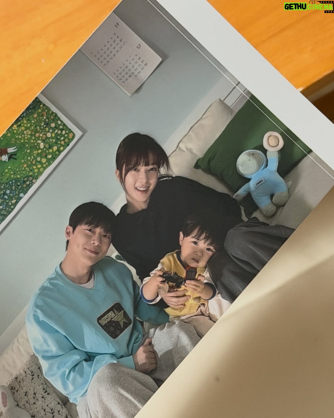 Roh Jeong-eui - 895.4K Likes - #우주를줄게 를 많이 사랑해주셔서 감사합니다💘
우주와 우주네를 사랑해주셔서 감사합니다
우주를 만날 수 있어서, 우주이모일 수 있어서, 현진이가 될 수 있어서 행복했던 시간들이었습니다🥹
모두 사랑으로 가득한 날들로 가득하시길 바랍니다✨
감사했습니다! 사랑합니다 !
팀우주사랑하고 ♥️
현진팀도 현진이 만들어주느라 고생했어요♥️
안녕! 
우주를 줄게✨