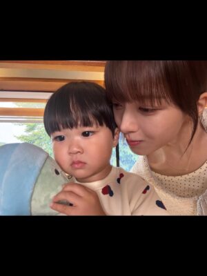 Roh Jeong-eui Instagram - 우당탕탕 현진일기3 
#우주를줄게