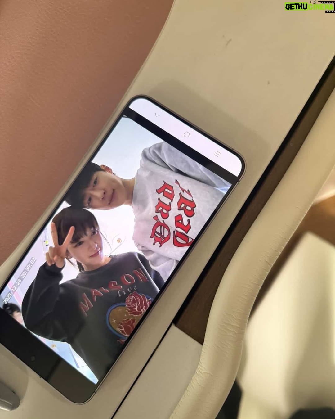 Roh Jeong-eui - 895.4K Likes - #우주를줄게 를 많이 사랑해주셔서 감사합니다💘
우주와 우주네를 사랑해주셔서 감사합니다
우주를 만날 수 있어서, 우주이모일 수 있어서, 현진이가 될 수 있어서 행복했던 시간들이었습니다🥹
모두 사랑으로 가득한 날들로 가득하시길 바랍니다✨
감사했습니다! 사랑합니다 !
팀우주사랑하고 ♥️
현진팀도 현진이 만들어주느라 고생했어요♥️
안녕! 
우주를 줄게✨