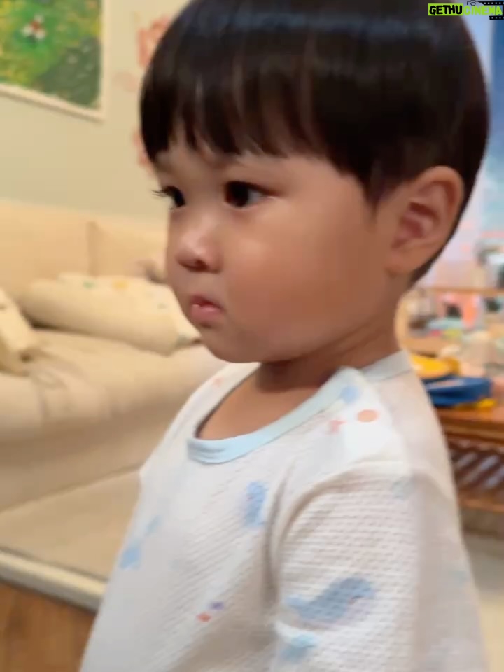 Roh Jeong-eui - 529.1K Likes - 우당탕탕 현진일기3 
#우주를줄게