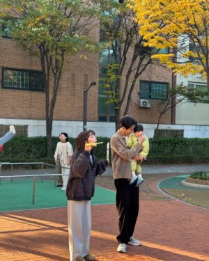 Roh Jeong-eui Instagram - #우주를줄게 를 많이 사랑해주셔서 감사합니다💘
우주와 우주네를 사랑해주셔서 감사합니다
우주를 만날 수 있어서, 우주이모일 수 있어서, 현진이가 될 수 있어서 행복했던 시간들이었습니다🥹
모두 사랑으로 가득한 날들로 가득하시길 바랍니다✨
감사했습니다! 사랑합니다 !
팀우주사랑하고 ♥️
현진팀도 현진이 만들어주느라 고생했어요♥️
안녕! 
우주를 줄게✨