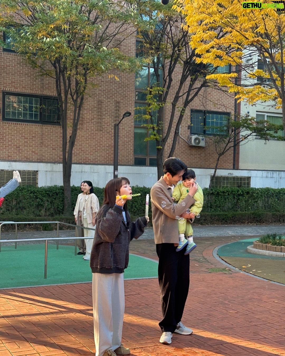 Roh Jeong-eui - 895.4K Likes - #우주를줄게 를 많이 사랑해주셔서 감사합니다💘
우주와 우주네를 사랑해주셔서 감사합니다
우주를 만날 수 있어서, 우주이모일 수 있어서, 현진이가 될 수 있어서 행복했던 시간들이었습니다🥹
모두 사랑으로 가득한 날들로 가득하시길 바랍니다✨
감사했습니다! 사랑합니다 !
팀우주사랑하고 ♥️
현진팀도 현진이 만들어주느라 고생했어요♥️
안녕! 
우주를 줄게✨