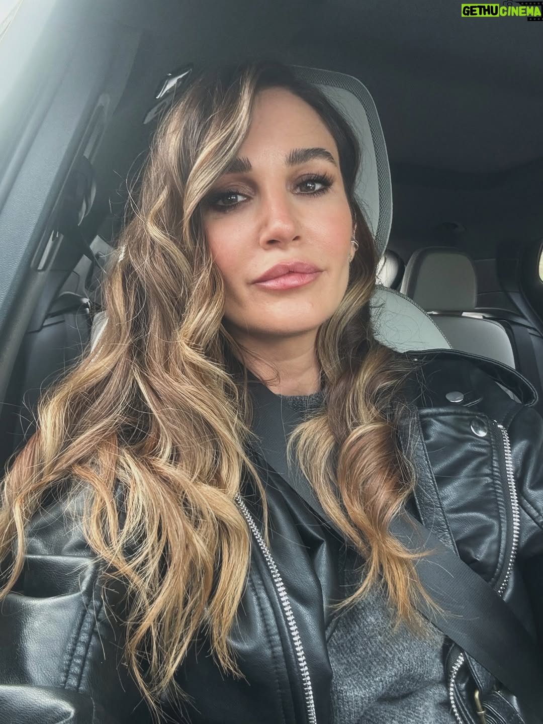 Rojda Demirer - 18.9K Likes - Yine harika bir dokunuş @saloonblack 🫶 saçla birlikte moralin de yükselmesi ,kadın olmanın olmazsa olmazlarından😎🤷🏻‍♀️
#reklam