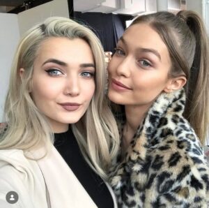 Roksana Janiszewska Instagram - 2016 called… 📞 I won’t lie 2016 was a bit of a slay if I say so myself, you had to be there. 😌