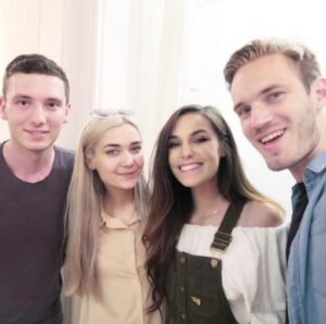 Roksana Janiszewska Instagram - 2016 called… 📞 I won’t lie 2016 was a bit of a slay if I say so myself, you had to be there. 😌