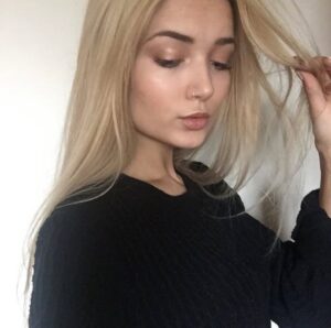 Roksana Janiszewska Instagram - 2016 called… 📞 I won’t lie 2016 was a bit of a slay if I say so myself, you had to be there. 😌
