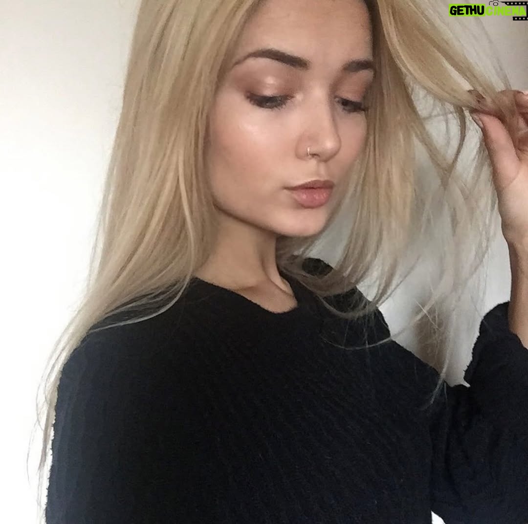 Roksana Janiszewska - 12.5K Likes - 2016 called… 📞 I won’t lie 2016 was a bit of a slay if I say so myself, you had to be there. 😌